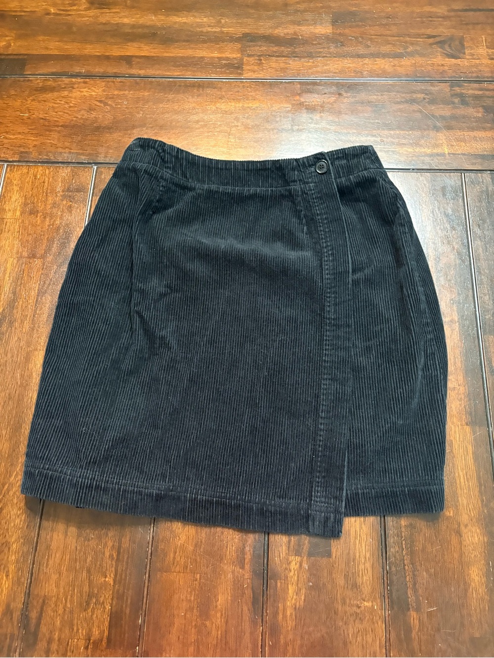 Charter Club black corduroy mini skirt with vertical ribs, size 4